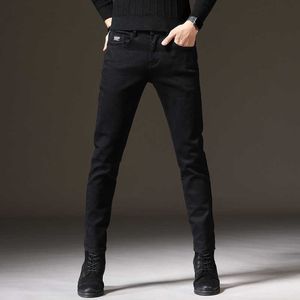 검은 청바지 남성 탄성 슬림 한 착용 바지 남성 봄/여름 캐주얼 한국의 트렌디 한 바지