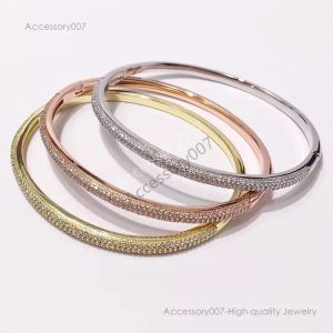 Designer-Schmuck-Armband, neuestes Armreifen-Design für Frauen, Kanalfassung, Halbzirkon, modisches Kupfer-Damen-Jubiläumsgeschenk, Top-Luxus-Armbänder, individueller Schmuck