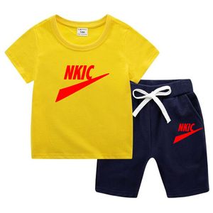 夏のTシャツショーツ子供用半袖セットコットンティーパンツトラックスーツ男の子と女の子の赤ちゃん服カジュアル2ピース