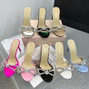 Mach Mach Designer Sandals Ladies Heeled Shoes Mach Satin Bow Crystal Implished Mules 슬리퍼 이브닝 신발 라인석 스틸레토 힐 9.5cm Clear PVC Women 's Heel