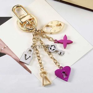 Keychains Keychains Fashion Letter Designer Keychains Womens Charm Pendant Auto Parts gift box 2308049Z 240303