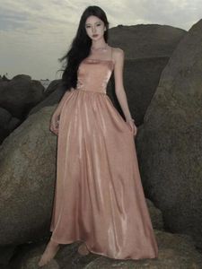 Casual klänningar rosa elegant temperament rygglösa långa kvinnor fransk stil chic smal sommar ärmlös veckad klänning damer vintage