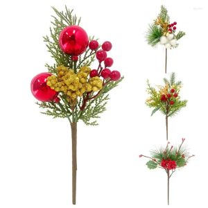 Fiori decorativi 1 Pz Rami di piante di pino artificiale Piante finte Foglia verde Simulazione Bacca rossa Artigianato fai da te Natale ornamentale Casa 2024303