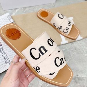 2024 Sandálias de luxo Woody Mule Flat Slides Designer Canvas Chinelos Mulheres Carta Sandália Chinelo Sapatos Casuais Fundo Grosso Net Vermelho Verão Flat Flip Flops Mulheres