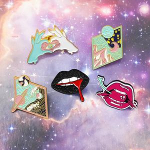 Broszki seksowne zabawne czerwone usta błyszczące czarny gest gestem Enamel Pins Love You Camping Space Planet Badge Prezent biżuterii