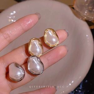French Irregular Baroque Pearl Female Minority Design, High End, Light Earrings and Earrings, New Style