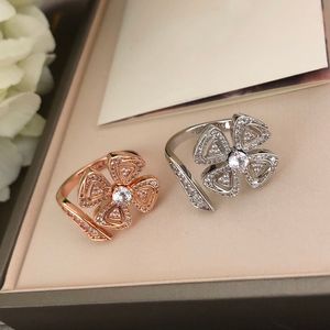 Yongzhan Series Clover Designer Ring for Woman Diamond Gold Free Adactment Size Brand Designer Jewelry Classic Styleギフト