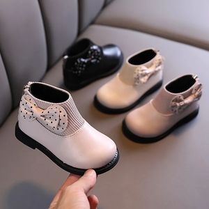 Kid Shoe Plush Fashion Boots 2023 Soft Leather Boot Mångsidig ankel Soled Girl Kids Cotton 240226