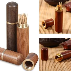 Bottiglie di stoccaggio Porta stuzzicadenti in legno portatile Contenitore Soggiorno Mini scatola Tasca Dispenser per stuzzicadenti Secchio Custodia per aghi