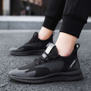 High Quality Light Weight Running Shoes Men Fly Weave Spring Breathable Men Shoes Design Sports Shoes Big Size Men Sneakers MenF6 Black white