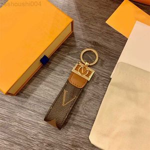 Designer Keychains Luxury Mens Keyring With Gold Plated Buckle Letters Portachiavi Bag Charm Lanyard Pendant Car Leather Classic Keychain for Womencv89