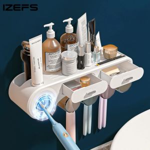 Holders IZEFS Wall Mounted Toothbrush Holder Automatic Toothpaste Dispenser Home Punchfree Bathroom Organizer Bathroom Accessories Sets