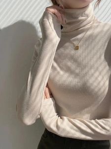 Blusas femininas clássicas e versáteis, camisa de fundo de gola alta para camiseta de manga comprida, outono/inverno, slim fit, top de algodão interno, 2024