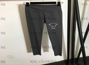 Nygrå färgkvinnor långa yogapåsar reflekterande tryck leggings sträcker smala fem poäng shorts yogas fitness byxa cykling byxor9865562