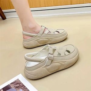 Chinelos Branco PU Couro Mulheres Verão Sapatos de Caminhada Borracha Sandálias Elegantes Sapatilhas Esportes Hospitalidade Feito à Mão Corrida