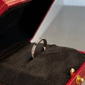 Presentes eternos anéis de noivado feminino diamante hip hop versátil carta de aço inoxidável gravura amor bague pequeno modelo masculino designer de jóias anel ZB019 F4