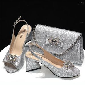 Модельные туфли, распродажа 2024 года, серебристые модные туфли на шпильке с острым носком, однотонные легкие женские туфли на высоком каблуке для свадебной вечеринки и сумки
