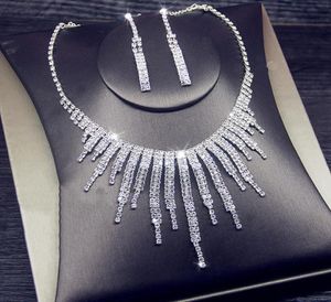 2020 elegante banhado a prata strass colar de noiva brincos conjunto de joias acessórios baratos para noiva dama de honra baile de formatura noite qua5914028