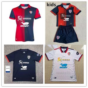 23 24 Cagliari Futebol Jerseys PAVOLETTI LAPADULA VIOLA SHOMURODOV crianças camisas de futebol JANKTO LUVUMBO NANDEZ OBERT MAKOUMBO ROG casa fora camisa masculina