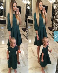 Mommy and Me Dress Family Matching Closeing Close Mother and Daughter Dresses 가족 외모 어린이 부모 자녀 Dark Green Floral Dresses 3688817