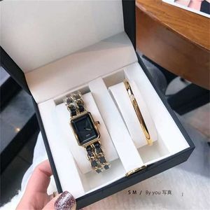 68% DI SCONTO orologio Guarda Streaming live senza traccia piccolo vento profumato cinturino in tessuto Naijia braccialetto al quarzo da donna quadrato a due aghi set di tre pezzi