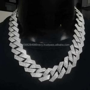Anpassade namn 26mm rappare Iced Out Cuban Link Chain Diamond Moissanite Mens Chunky Chain Necklace Cuban Link Chain Men