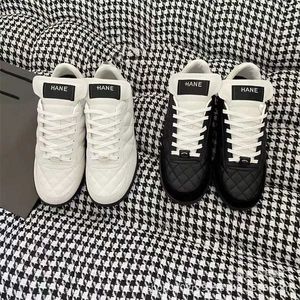 32% rabatt skor 2024 Xiaoxiangling rutig för kvinnor Autumn Winter New Black and White Leather Colored Sports Ball Lace Up Casual Shoes