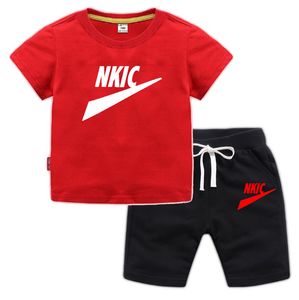 Yaz bebek erkek giyim seti çocuk baskılı kısa kollu set t-shirt şort bebek erkek kızlar moda gündelik giyim seti