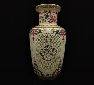 Vaso cavo cinese Famille rose in porcellana intagliata a mano W QianLong Mark S4351136417