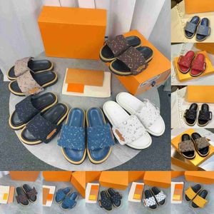 Designer 28Model Slipper Slides Män Kvinnor Sandaler Pool Kudde klackar Cotton Tyg Straw Casual Slippers For Spring and Autumn Flat Comfort Mules POLDED STORLEK 35-46