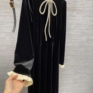 Basic Casual Dresses Runway Dresses European Luxury Designer Autumn Winter New Collar Chest Decoration Bow Long Sleeve Velvet Waist Dress 240304