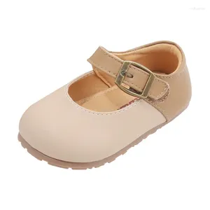 First Walkers 2024 Scarpe eleganti semplici di marca per la piccola principessa Festa di compleanno di compleanno Patch Morbide scarpe da bambina in pelle primaverile