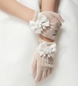 Kinder Handschuhe aushöhlen Perle Blume Bowknot Finger Handschuhe Kind Mädchen Blumen Schmetterling Fäustlinge Kinder Hochzeit Party Accessor8096785