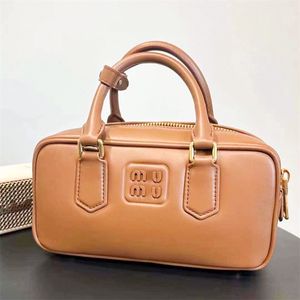 豪華なMiu Arcadie Real Leather Bowling Bag Lady 7a Quality Clutch Totesトップハンドル荷物デザイナーバッグメンズファッションクロスボディショルダー週末ハンドバッグ旅行バッグ