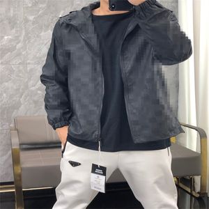 2024 nuova versione coreana della giacca stampata ricamata retrò da uomo della sottile uniforme da baseball da uomo con colletto rialzato tendenza cuciture a righe casual