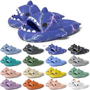 Gratis fraktdesigner Shark Slides Sandal Sandvar Svischer för män Kvinnor Gai Sandals Slide Pantoufle Mules Mens Tisters Trainers Flip Flops Sandles Color42