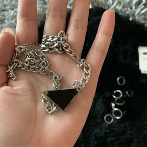 Мужские хип-хоп женские ожерелья, роскошные универсальные счастливые мужские треугольные буквы с классическим покрытием из серебра для девочек-подростков, модные дешевые ювелирные изделия, ожерелье для женщин ZB011 F4