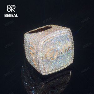 Anello Hip Hop Vvs Moissanite personalizzato Anello ghiacciato con diamante a taglio brillante rotondo in argento 925 placcato oro con lettera iniziale per uomo donna