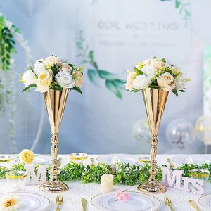 Supporto per fiori in metallo, vaso da tavolo, centrotavola, decorazioni per matrimoni, trofeo placcato in oro e portacandele 240228
