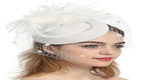 Eleganta kvinnor vit svart fascinator hattar 5 färger bröllop brudkyrka blommor fjäder netto spets eoupean stil sinamany kentucky 3202540