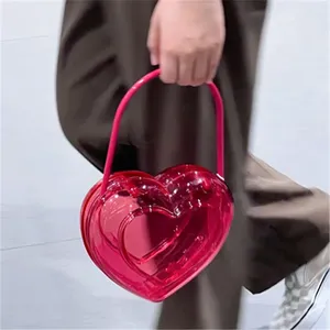 Kvällspåsar Red Heart Shaped Crossbody Bag For Women 2024 Party Designer Star High Quality Shoulder Luxury Purses