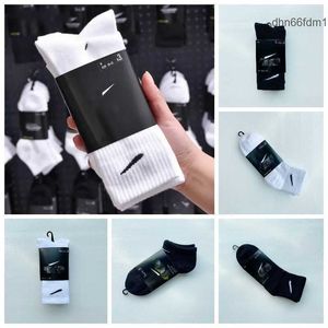 N Socks Mens Designer Sport Letter Treasable Cotton Woman For Man White Football Basketball Stock Tocking Luxury Wcxf