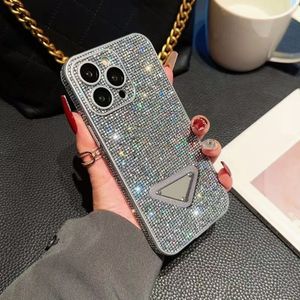 Designer di custodie per telefoni di lusso con diamanti e glitter per custodie per iPhone 15 Pro Max Apple iPhone 14 Plus 12 11 Pro Max copertura mobile con strass scintillanti copertura totale triangolo P