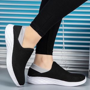 Frete Grátis Homens Mulheres Mocassins Running Shoes Soft Comfort Preto Branco Bege Cinza Vermelho Roxo Azul Verde Mens Treinadores Slip-On Sneakers GAI color68