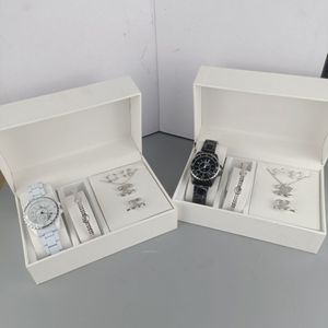 Conjunto de joias de cinco peças, relógios femininos, relógios de quartzo com pulseira de aço simples