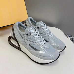 Scarpe da corsa da donna First in tessuto beige sneakers suola ondulata scolpita a forma diagonale scritta laterale sulla linguetta Scarpe da uomo firmate di lusso