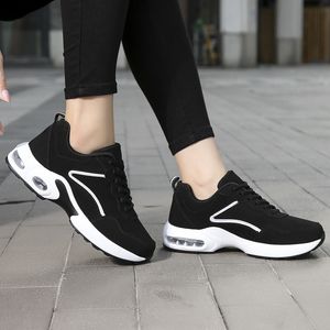 Design Sense Soft Soled Casual Walking Shoes Sports Shoes Female 2024 Nytt explosiv 100 Super Lightweight Soft Soled Sneakers Shoes Colors-130 Storlek 35-42