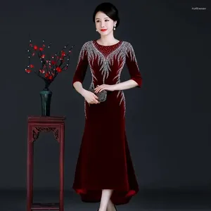 329 Casual Dresses Woman Mother Evening Dress Bankett Veet Cheongsam Årsmöte Bride gillar sin svärmor till Toast An