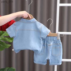 スーツ幼児の夏の男の子の服は子供のスーツをデニムラペル半袖トップショーツ2pcs/セット幼児のカジュアル服を