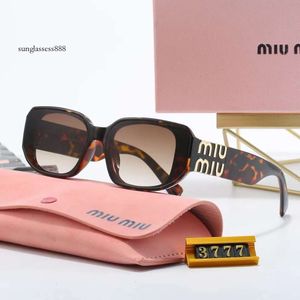 Herrdesigner solglasögon nya fashionabla kvinnor, trendiga för utomhuslek och resor, UV -resistenta solglasögon